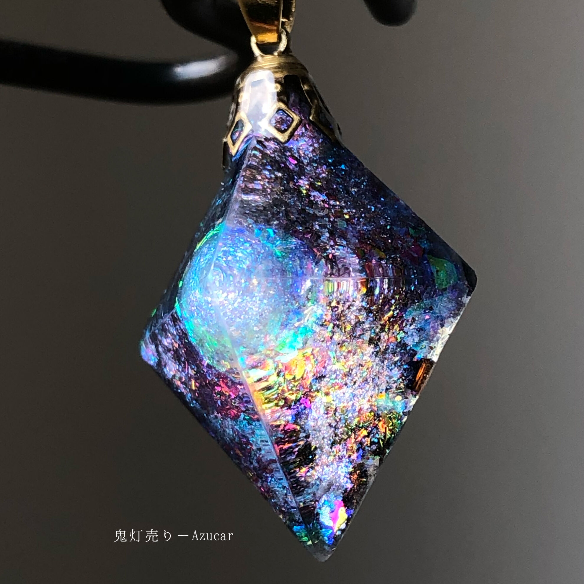 ムーンストーンの光を集めて。 オルゴナイト 宇宙レジン 蓄光 八面体