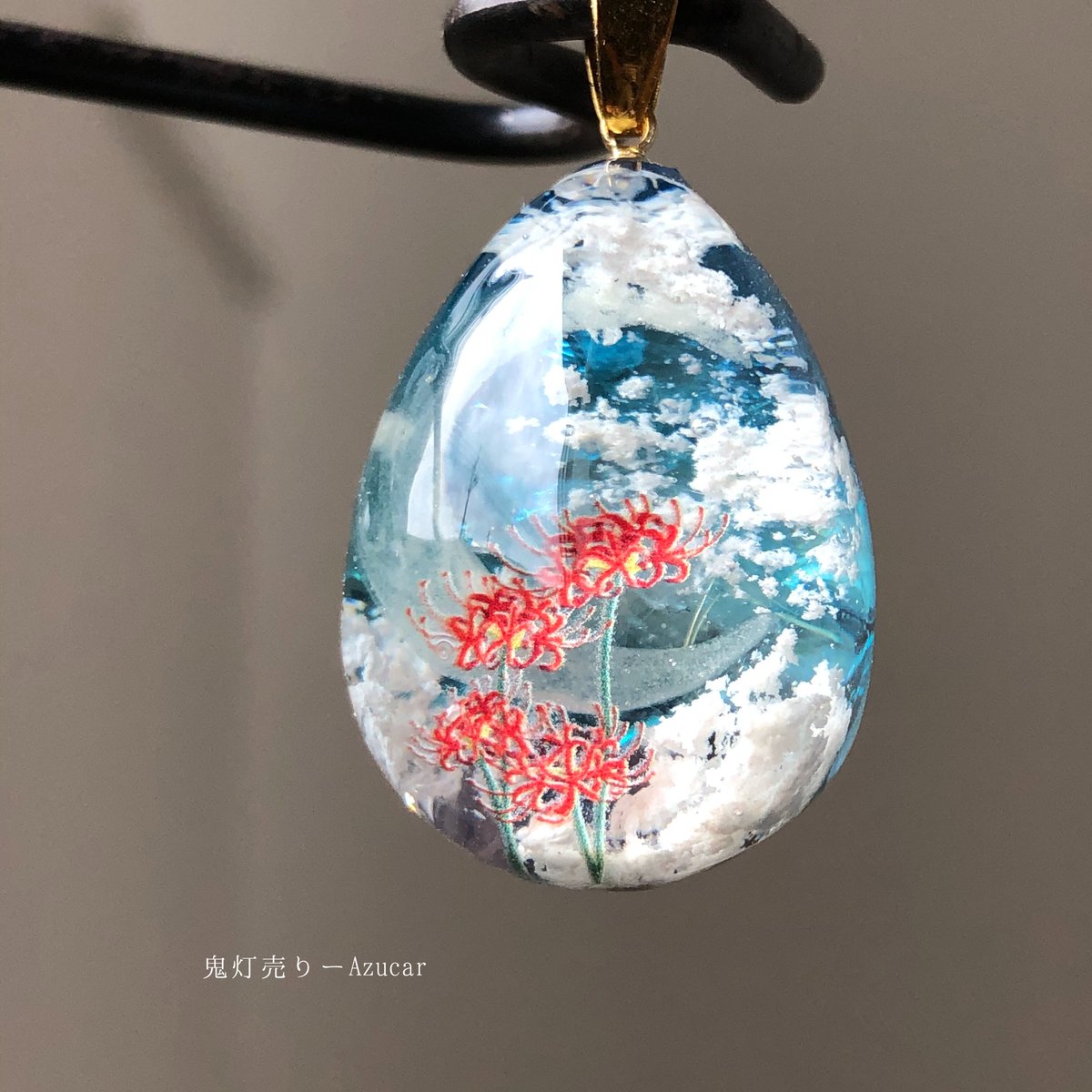 朝焼けに咲く紅の彼岸花蓄光雲レジンネックレス ドロップ　蓄光三日月 朝焼けに咲く蒼の彼岸花蓄光雲レジンネックレス ドロップ 蓄光