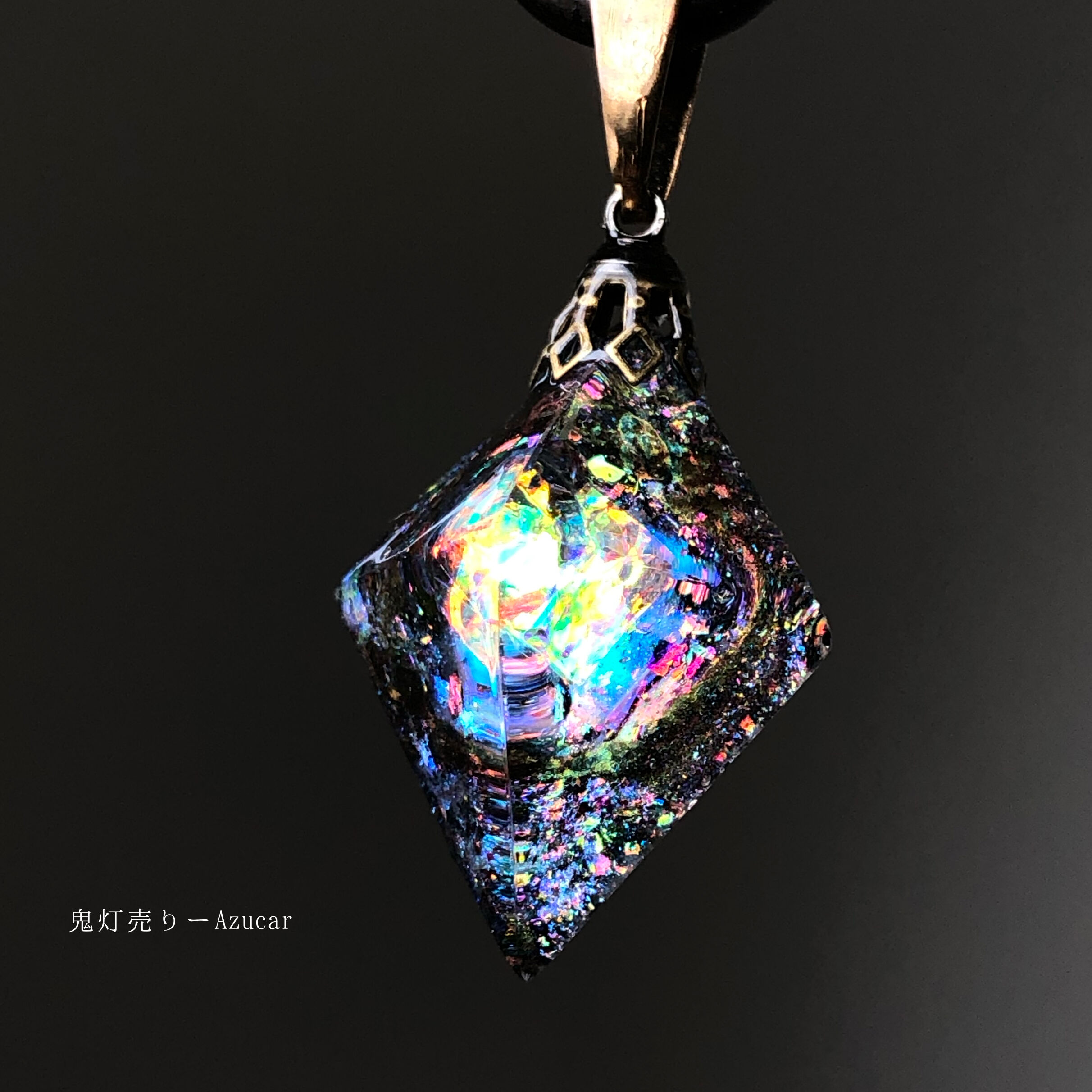 ブラックオパール色の光を集めて。 蓄光宇宙レジンネックレス original