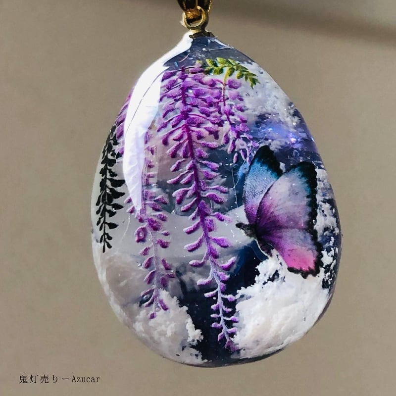 タンザナイト色の夜空に藤の花とモルフォ蝶 雲レジンとオルゴナイトの