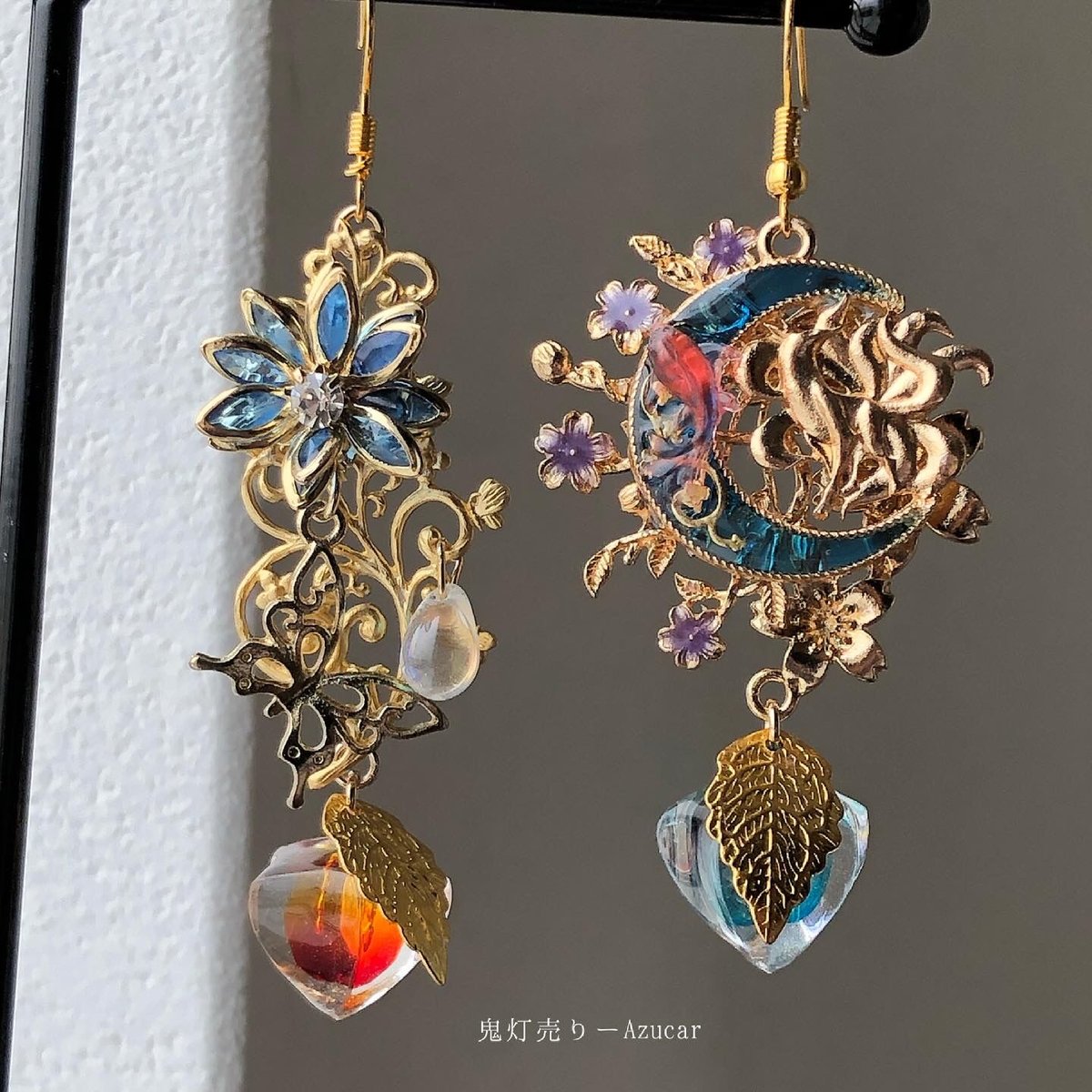 氷蓮の咲く頃に。蓮と鉱物レジンの和装小物ピアス　イヤリング 空色蓮の咲く頃に。 ガラスのようなレジン鉱石と蓮のピアス