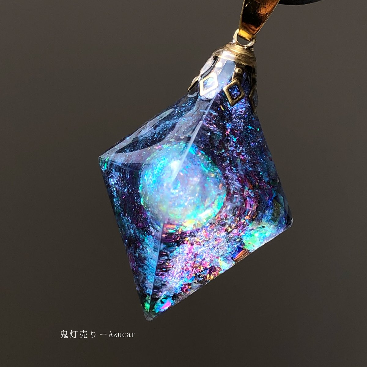 雨の国の宝石　モルフォ蝶　蓄光　8面体　オルゴナイト　フローライト　ネックレス