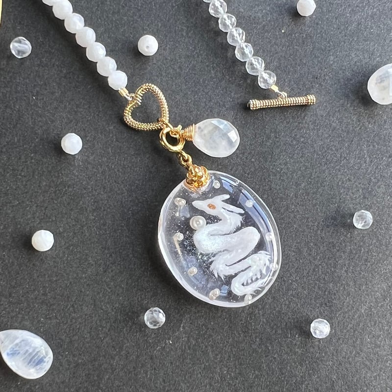受注生産】白龍さんネックレスorキーホルダー♡水晶♡ホワイト 受注生産】白龍さんネックレスorキーホルダー♡水晶♡ホワイト