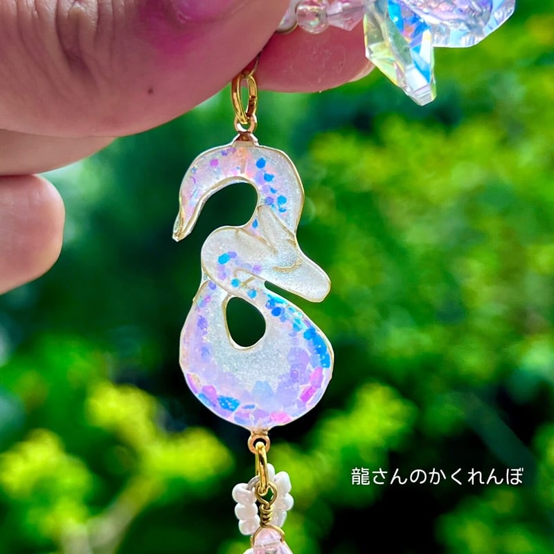 サンキャッチャー♡ハンドメイド「アスフールオーロラとパステルカラー♡」 オーロラの花*水晶も組み合わせたミニサンキャッチャー | iichi 日々の