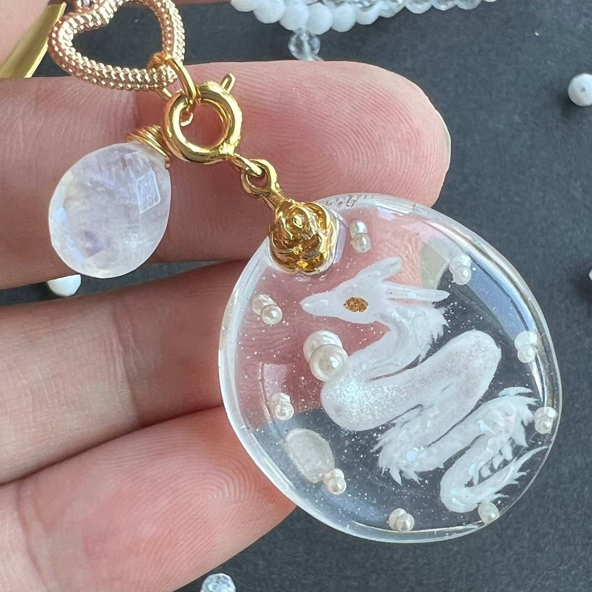受注生産】白龍さんネックレスorキーホルダー♡水晶♡ホワイト 受注生産】白龍さんネックレスorキーホルダー♡水晶♡ホワイト