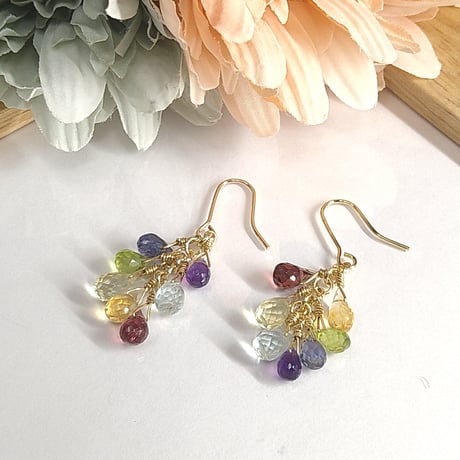 天然石ジャラジャラピアス（雨雲） 紫陽花と天然石の雨のピアス | iichi 日々の暮らしを心地よく