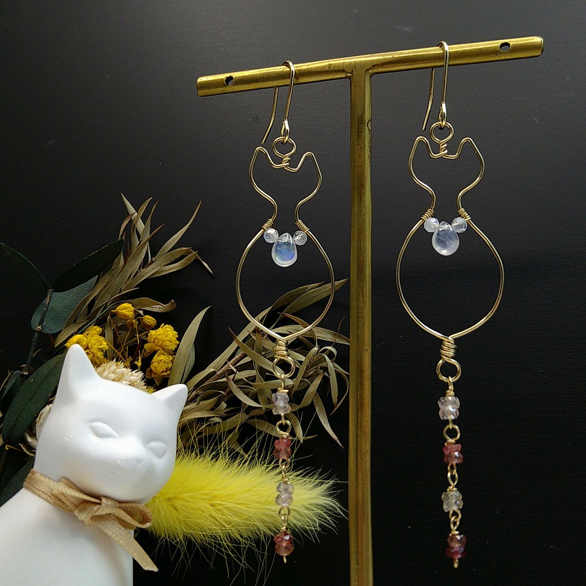 ちまっと♡ハチワレ猫風 しっぽゆらゆら♡ピアス/イヤリング 