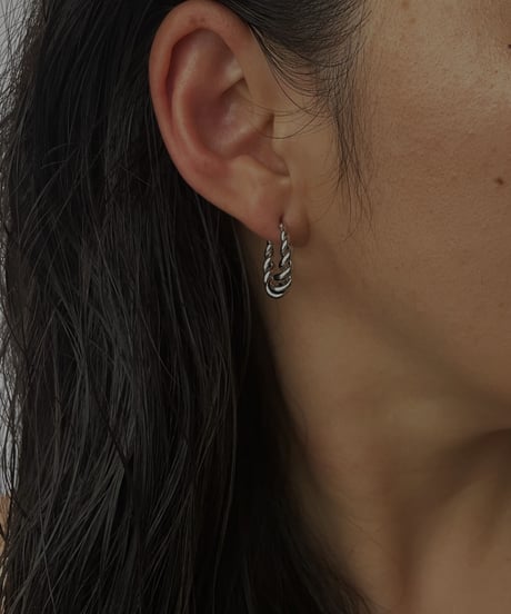 TWIST CIRCLE EARRINGS