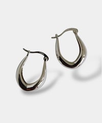 DROP EARRINGS