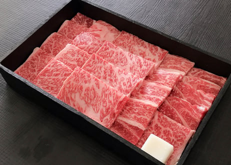 松阪牛肩ロース焼肉／270g　きめ細やかな舌触りにコクの感じられる上品な和牛香が特徴の松阪牛。お肉ギフト　 御中元 お中元ギフト