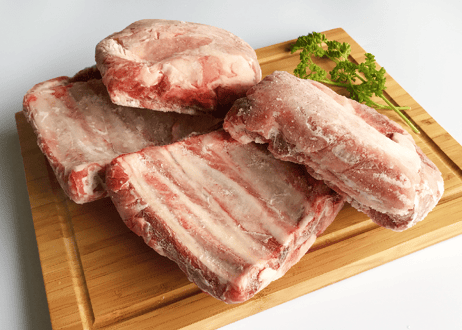 スペアリブ 2kg （4～6枚）ジューシーな旨味たっぷりの骨付き豚バラ肉。冷凍ストックしておくと便利です。