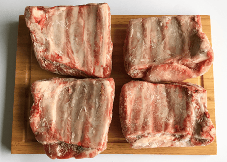 スペアリブ 2kg （4～6枚）ジューシーな旨味たっぷりの骨付き豚バラ肉。冷凍ストックしておくと便利です。