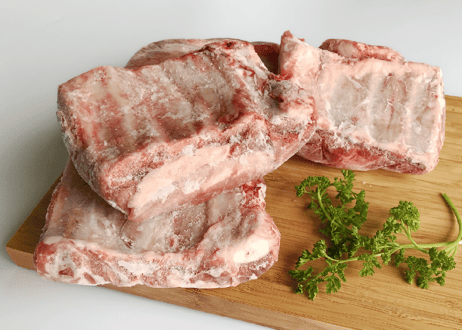 スペアリブ 2kg （4～6枚）ジューシーな旨味たっぷりの骨付き豚バラ肉。冷凍ストックしておくと便利です。