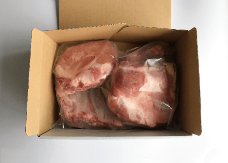 スペアリブ 2kg （4～6枚）ジューシーな旨味たっぷりの骨付き豚バラ肉。冷凍ストックしておくと便利です。