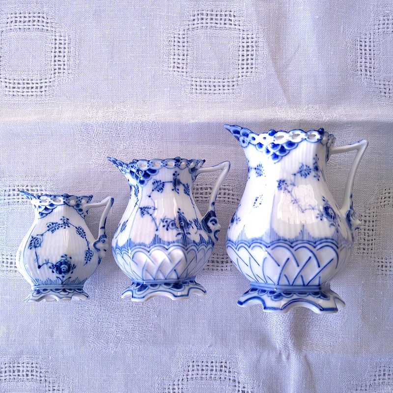 1949年のRoyalCopenhagenブルーフルーテッドフルレースの大きなミルク