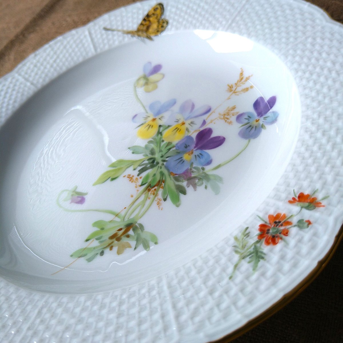 【ドレスデン】自然主義 印象派 印象主義 ／透かし 皿 プレート 「花と蝶」 ③ ドレスデン】自然主義 印象派 印象主義 ／透かし 皿 プレート