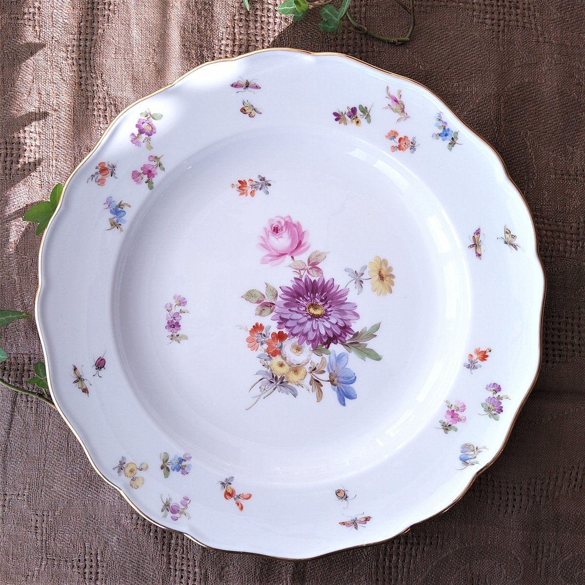 マイセン Meissen 1780-90年頃 金彩花絵 ディナープレート マイセン Meissen 1780-90年頃 金彩花絵 ディナープレート