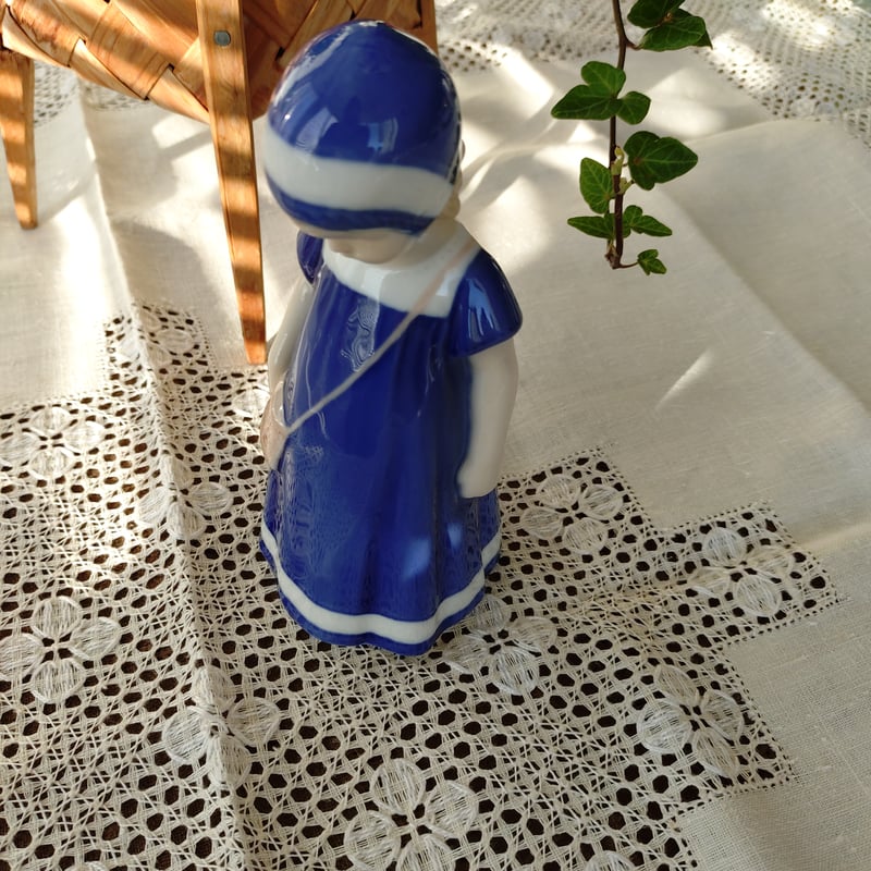 Bing＆GrondahlのElseちゃん・青いドレスの女の子のフィギュリン高さ約