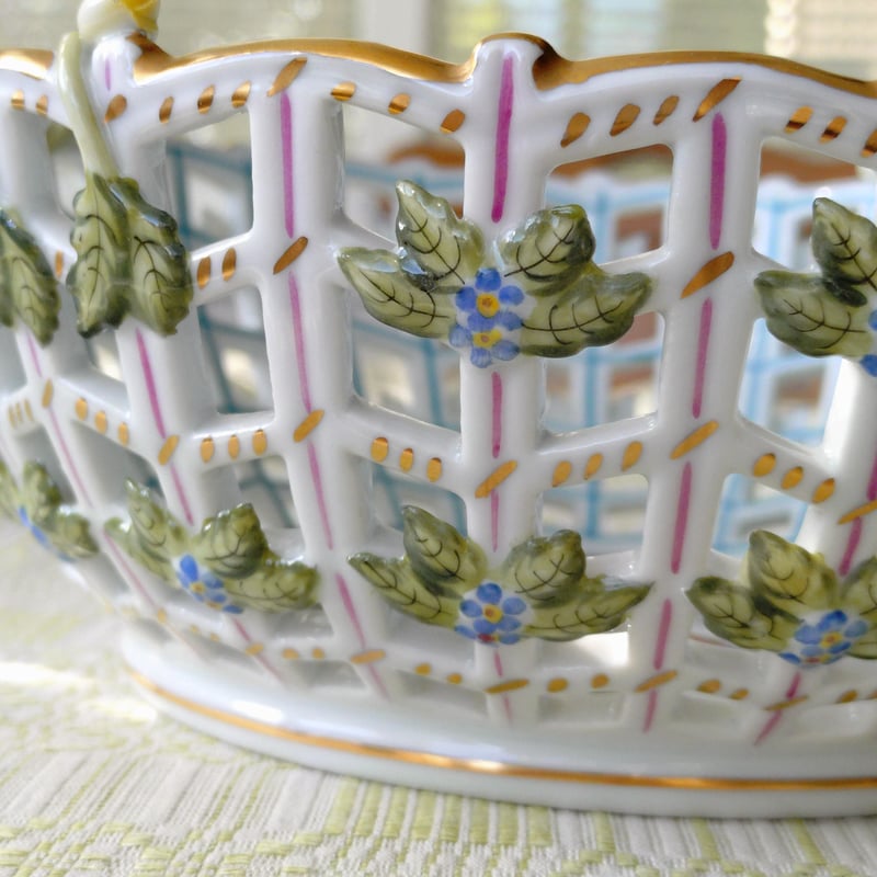 Herendヘレンドロスチャイルドバードの透かしのバスケット直径約