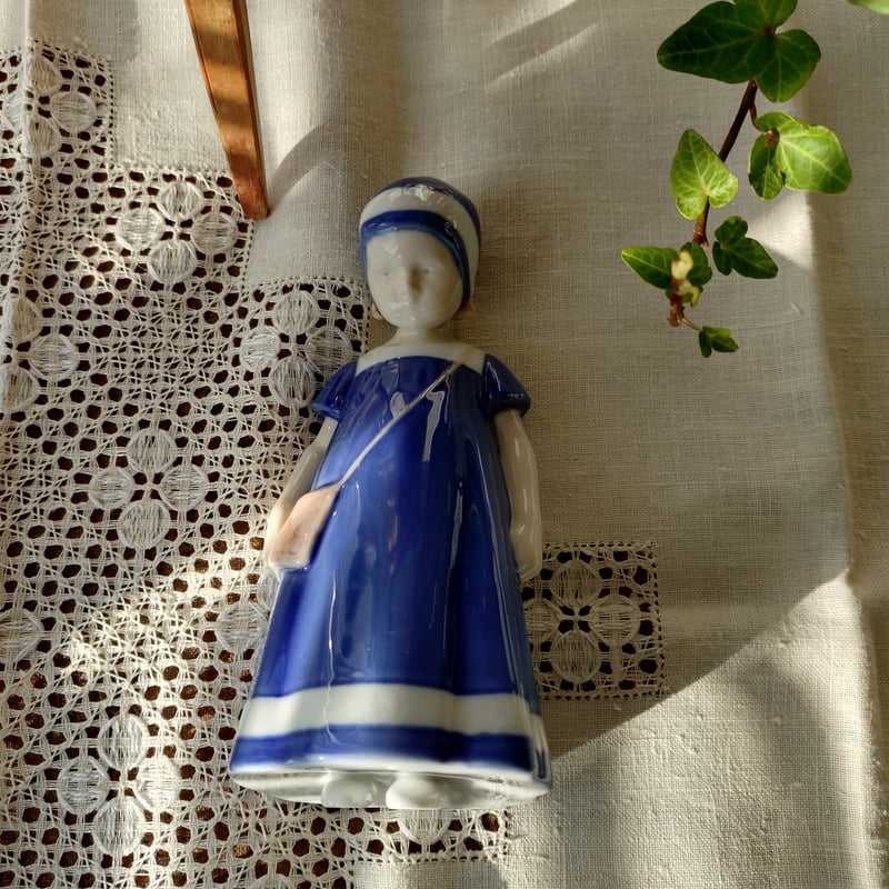 Bing＆GrondahlのElseちゃん・青いドレスの女の子のフィギュリン高さ約