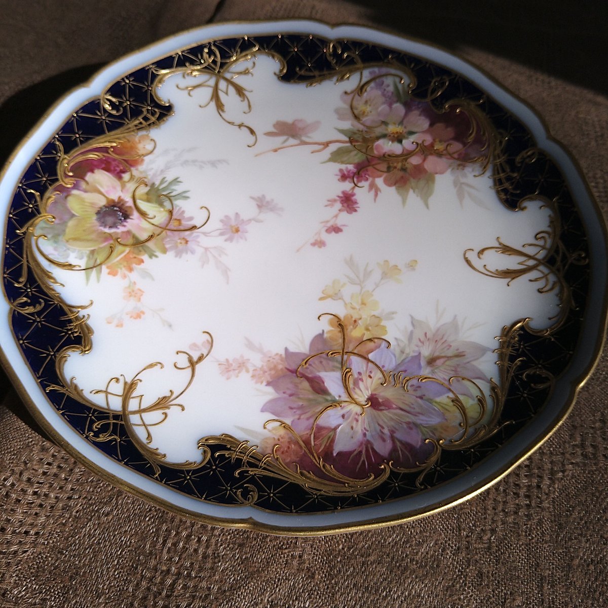 1912年KPMベルリンのソフトペインティングの花々とコバルト