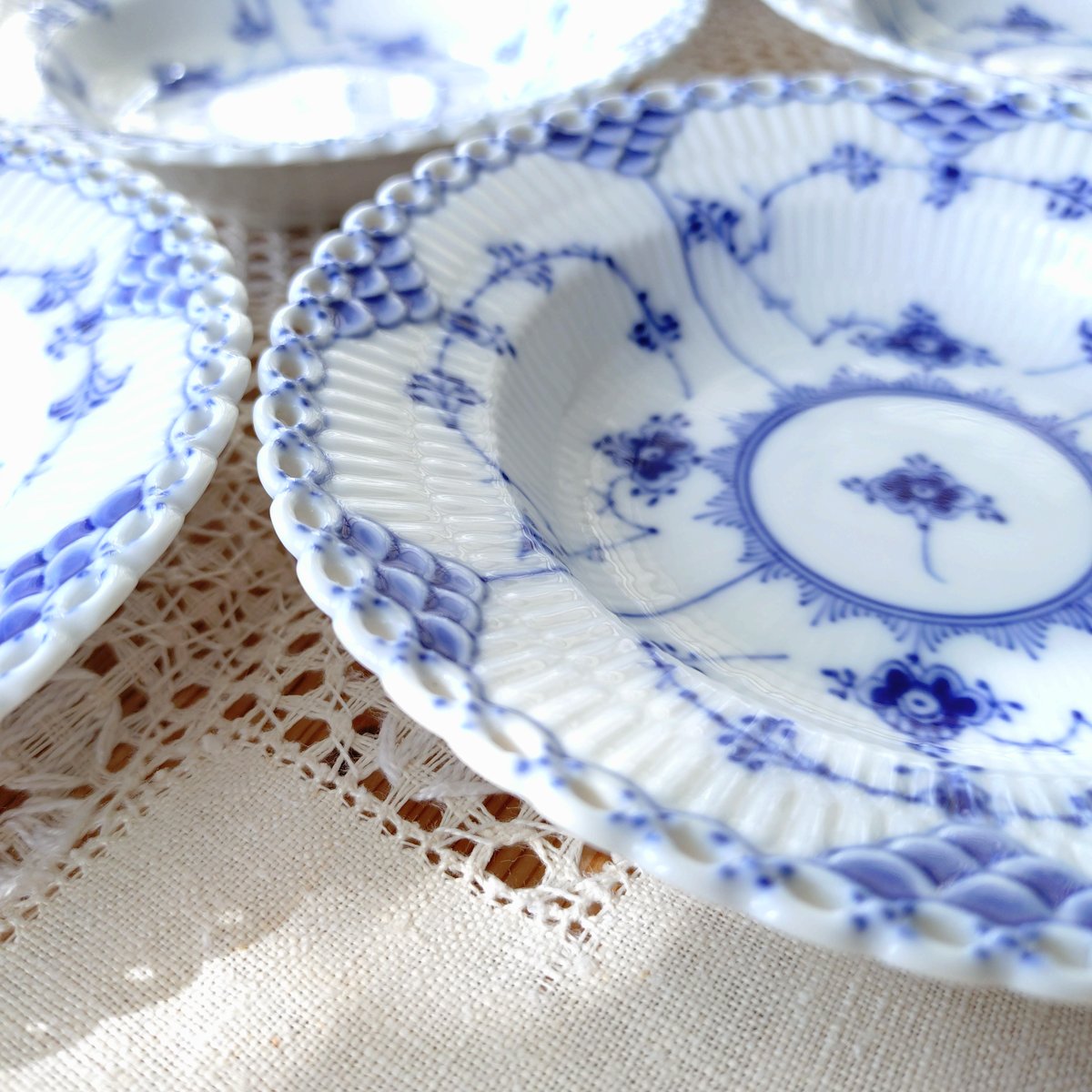 1957年のRoyalCopenhagenロイヤルコペンハーゲンフルレースのベリー皿