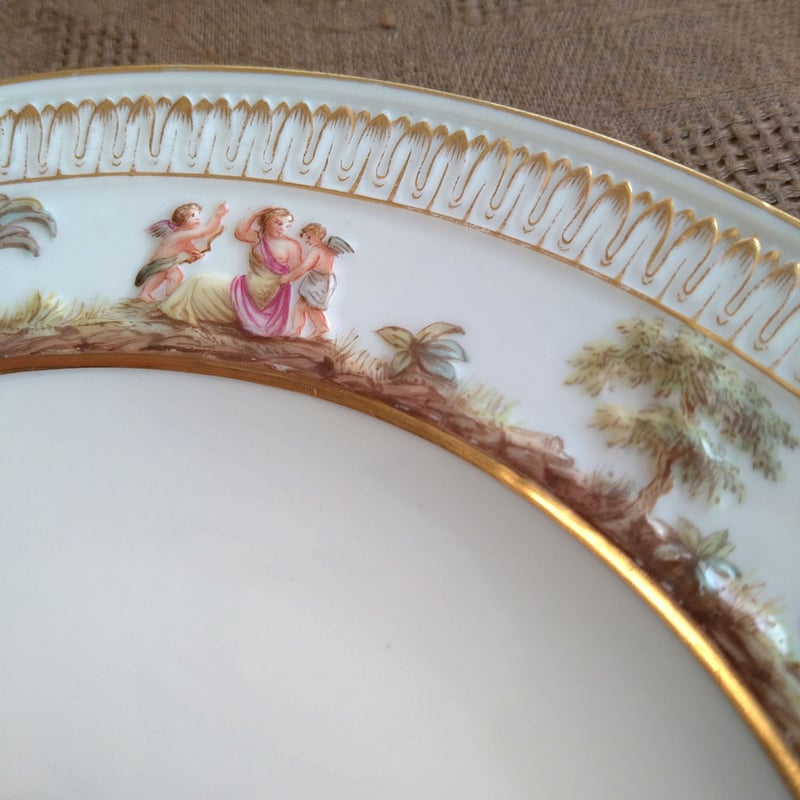 Meissenがナポリの窯カポディモンテの影響を受けて作ったお皿直径約23