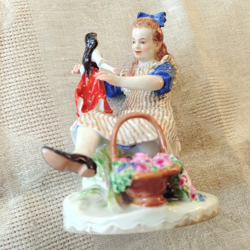 1924年以前MeissenマイセンPaulHelmig原型/人形で遊ぶ女の子のフィギュ