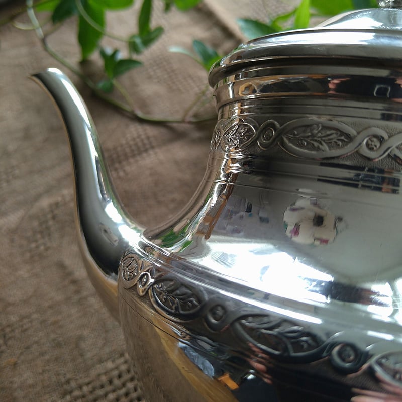 フランス製　ミネルバ刻印　銀製彫金ティーポット　606g 東Y7-0530⭐︎1F フランス製 ミネルバ刻印 銀製彫金ティーポット 606g 東Y7-0530
