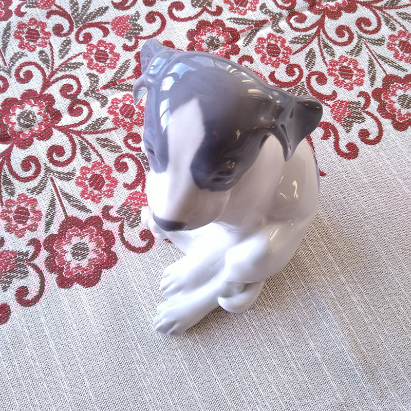 ロイヤルコペンハーゲン☆少女と犬☆新品同様 ROYALCOPENHAGEN 少女と犬 フィギュリン 犬 共箱 ロイヤル