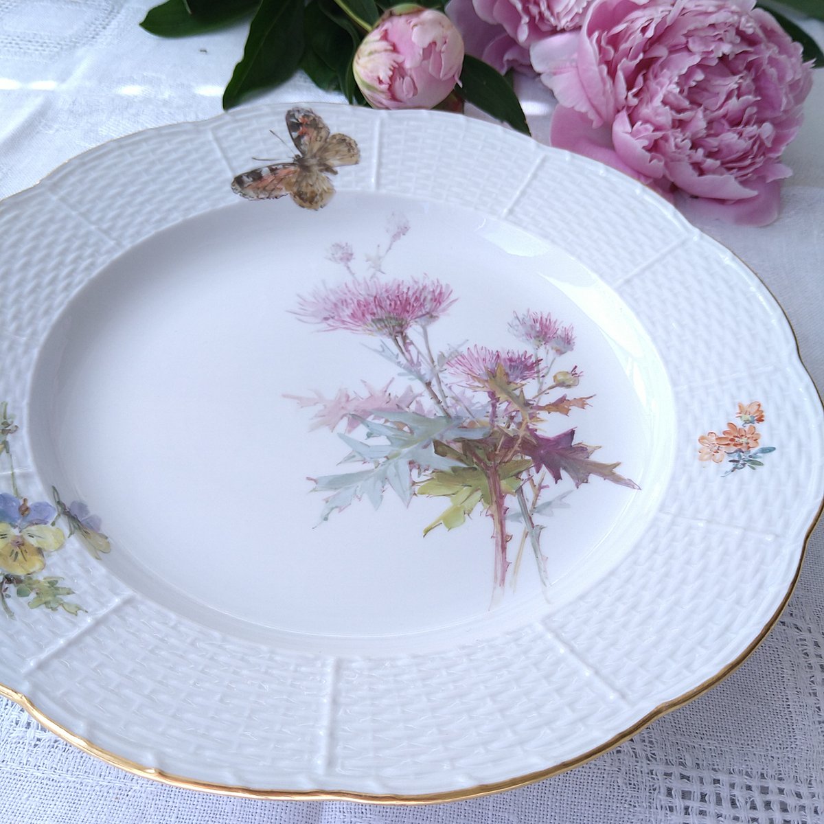 【待望★】 1924年以前Meissenのアザミと蝶🦋自然主義絵付けのお皿は直径約 食器