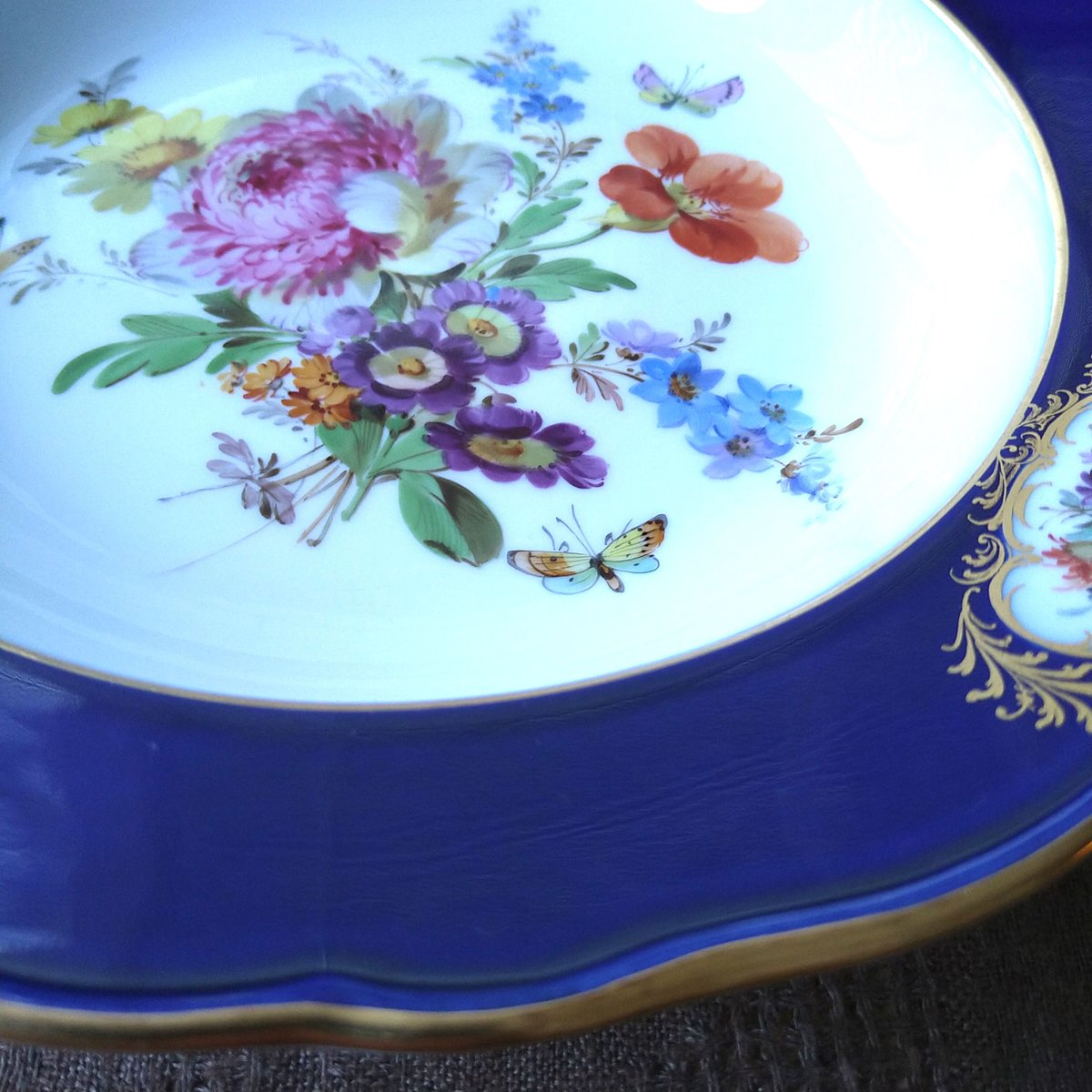 【古マイセン】コバルト 金彩 波カンテ／透かし 皿 プレート「ブーケと昆虫」 古マイセン】コバルト 金彩 波カンテ 透かし 皿 プレート「ブーケと昆虫」