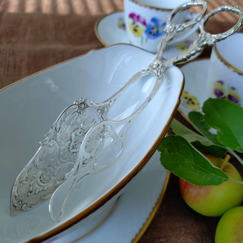 天使のシルバーケーキトングはシルバー830長さ約19.5㎝重さ約67g