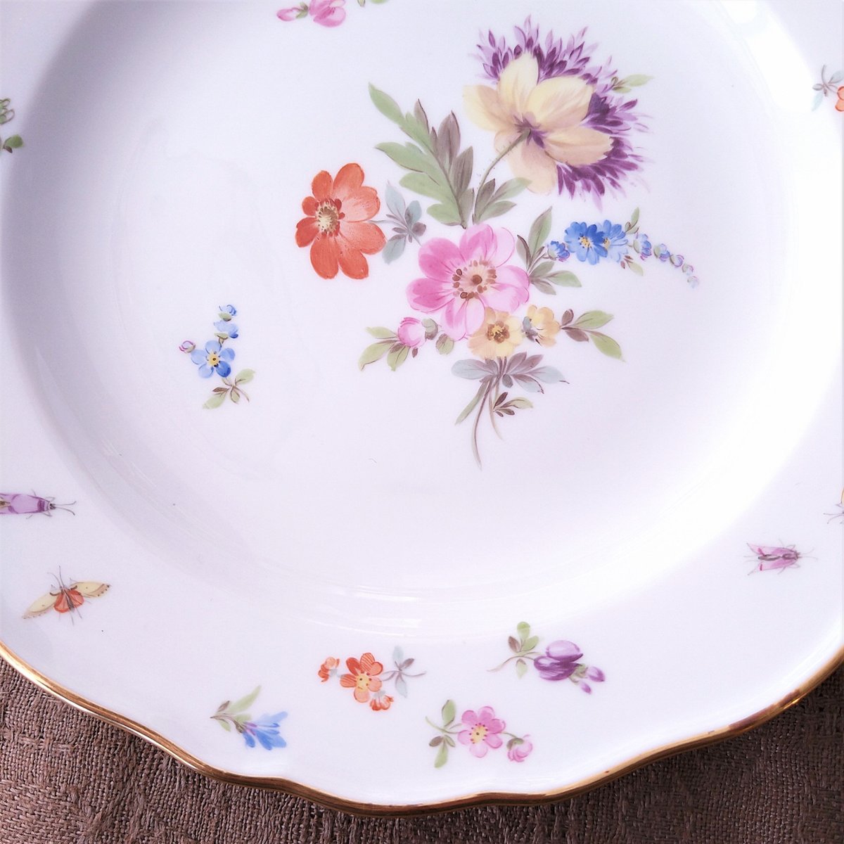 1860~1924年Meissen花と昆虫の絵の前菜皿21㎝D紫のケシと小花 1860~1924年Meissen花と昆虫の絵の前菜皿21㎝D紫のケシと小花