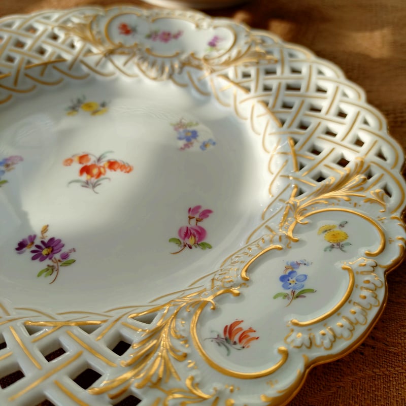 2枚セット1924年以前Meissen色小花のレース金彩プレート直径約21㎝D