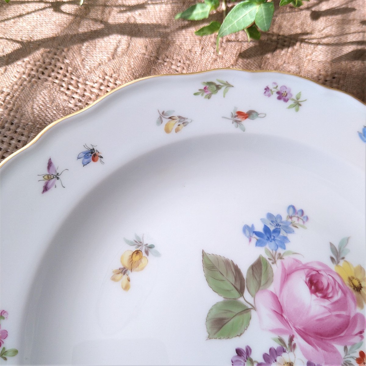 1860~1924年Meissen花と昆虫の絵 前菜皿21㎝Dピンクのバラと 1860~1924年Meissen花と昆虫の絵 前菜皿21㎝Dピンクのバラと