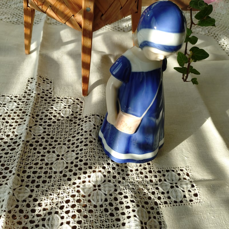 Bing＆GrondahlのElseちゃん・青いドレスの女の子のフィギュリン高さ約