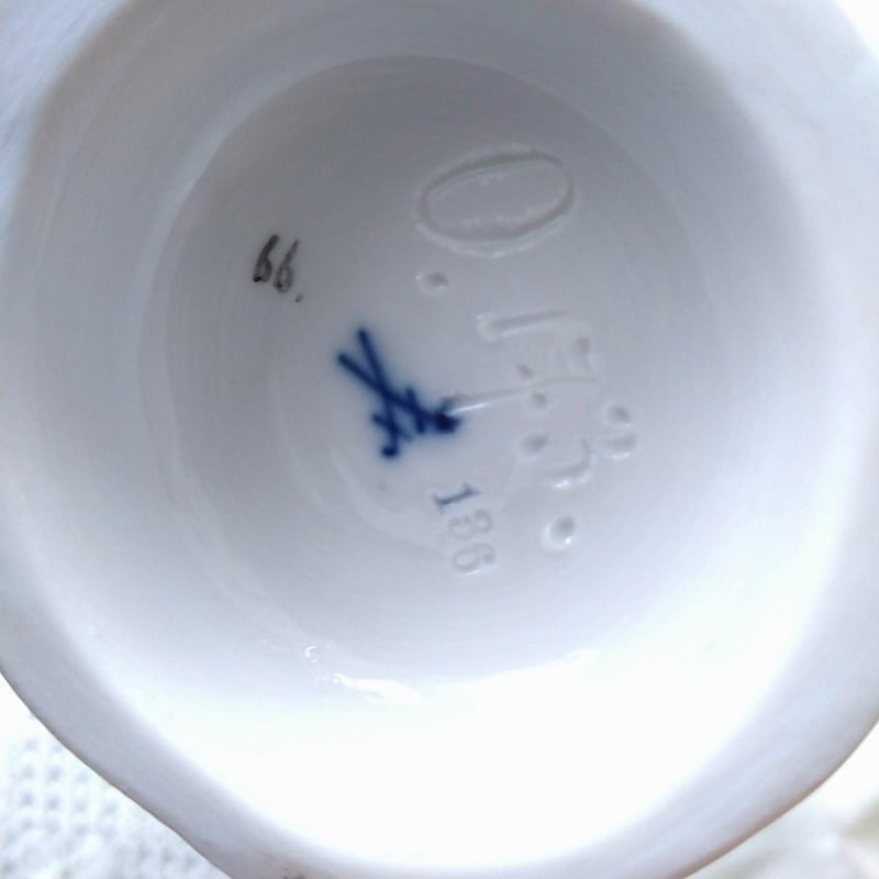 1924年以前Meissenマイセンの敬礼するキューピッド💘高さ約15.5㎝H台座