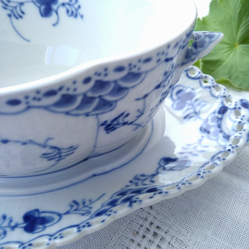 未使用●【 】ブルーフルーテッド　ソースボート ロイヤルコペンハーゲン ブルーフルーテッド メガ ソースボート - メルカリ