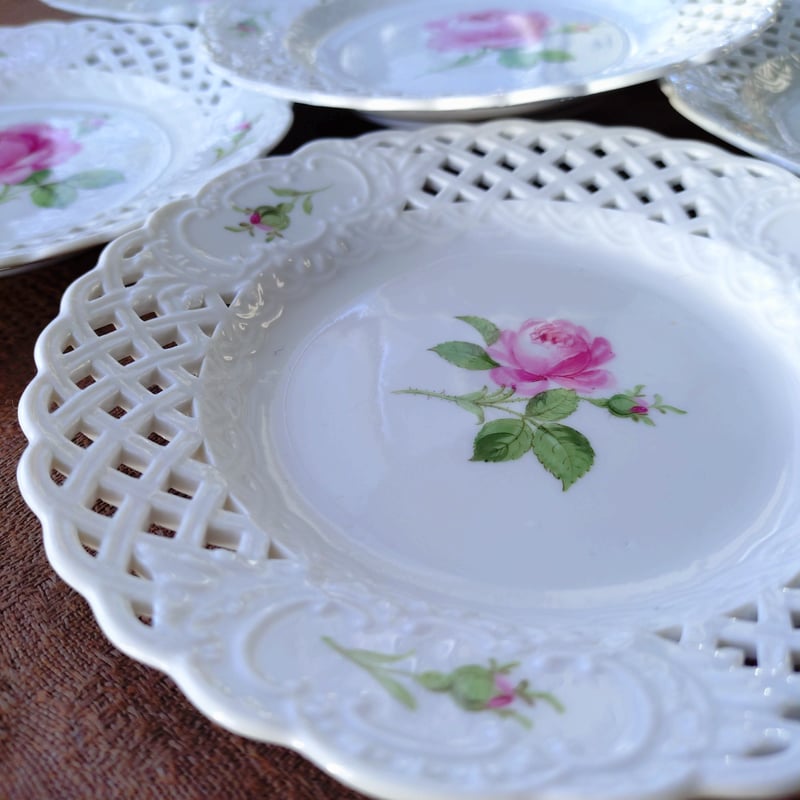 Meissen　未使用　白い薔薇のお皿（箱付き） Meissen 未使用 白い薔薇のお皿（箱付き） Meissen 未使用 白い薔薇の