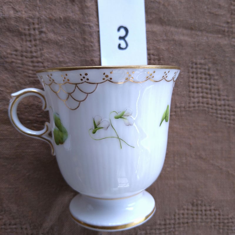 1892年RoyalCopenhagen の白いスミレのカップソーサー