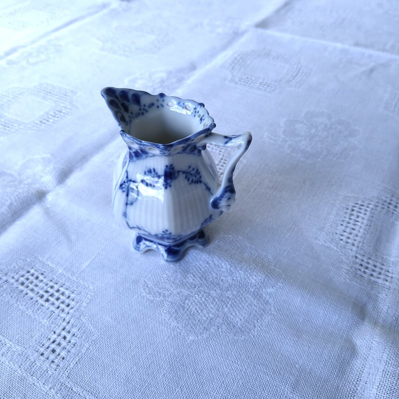 1969～1974年のブルーフルーテッドフルレースのミルクピッチャー