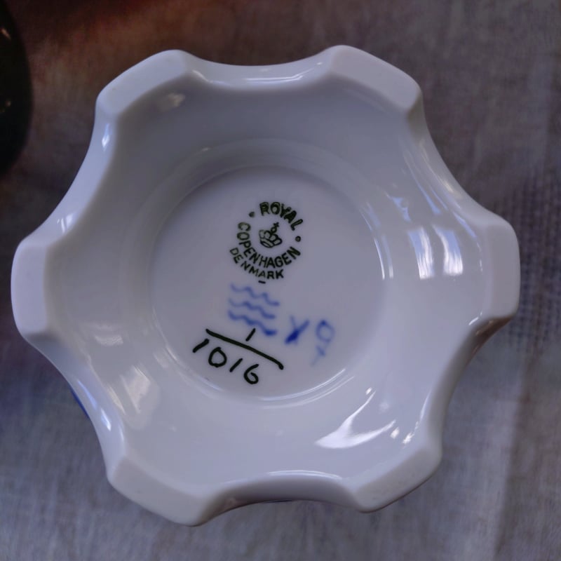 RoyalCopenhagenのシガレットホルダー(大)型番号1016、高さ約