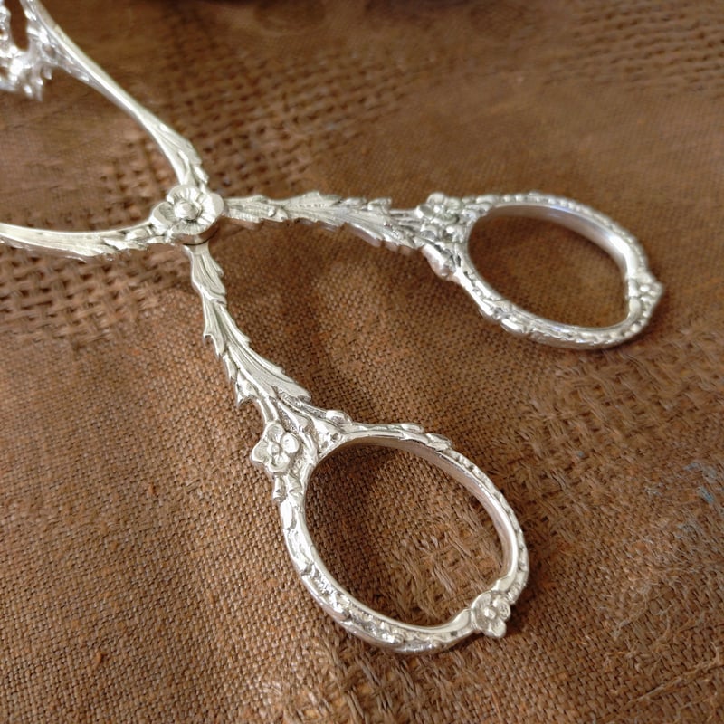 天使のシルバーケーキトングはシルバー830長さ約19.5㎝重さ約67g