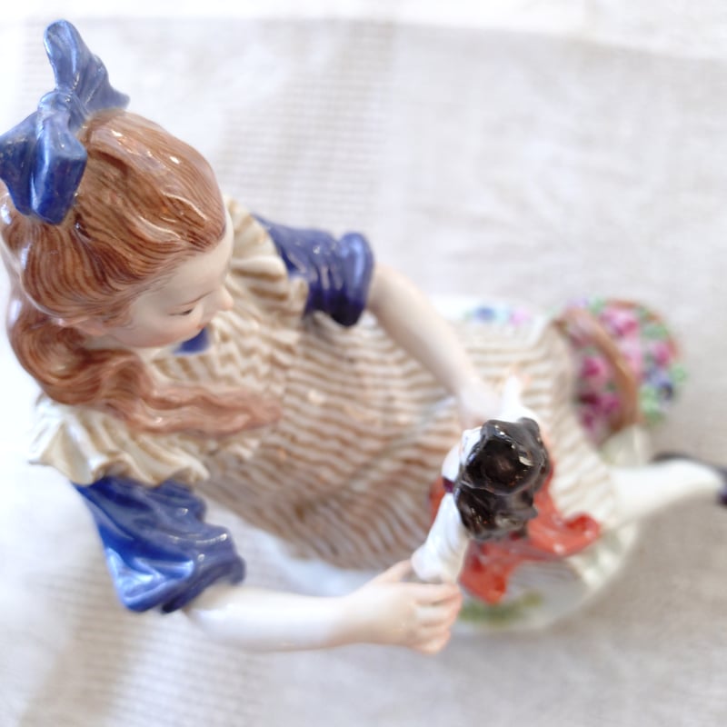 1924年以前MeissenマイセンPaulHelmig原型/人形で遊ぶ女の子のフィギュ