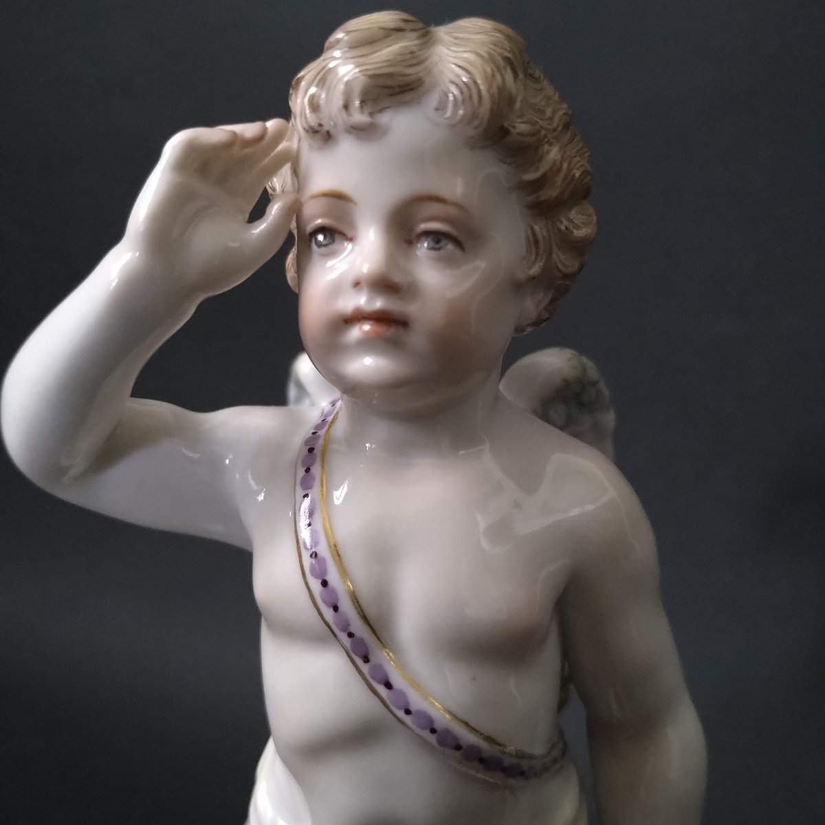 1924年以前Meissenマイセンの敬礼するキューピッド💘高さ約15.5㎝H台座