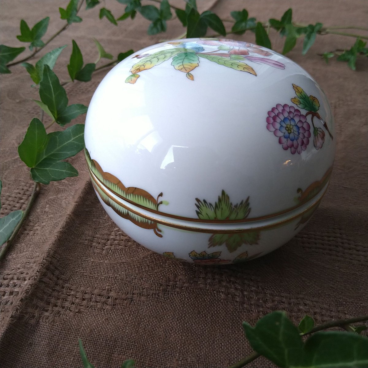 (お値下)　新品　Herend 陶磁器 　ひつじ 　ヴィクトリア　ボンボニエール 000000014826_stMXX1s.jpg