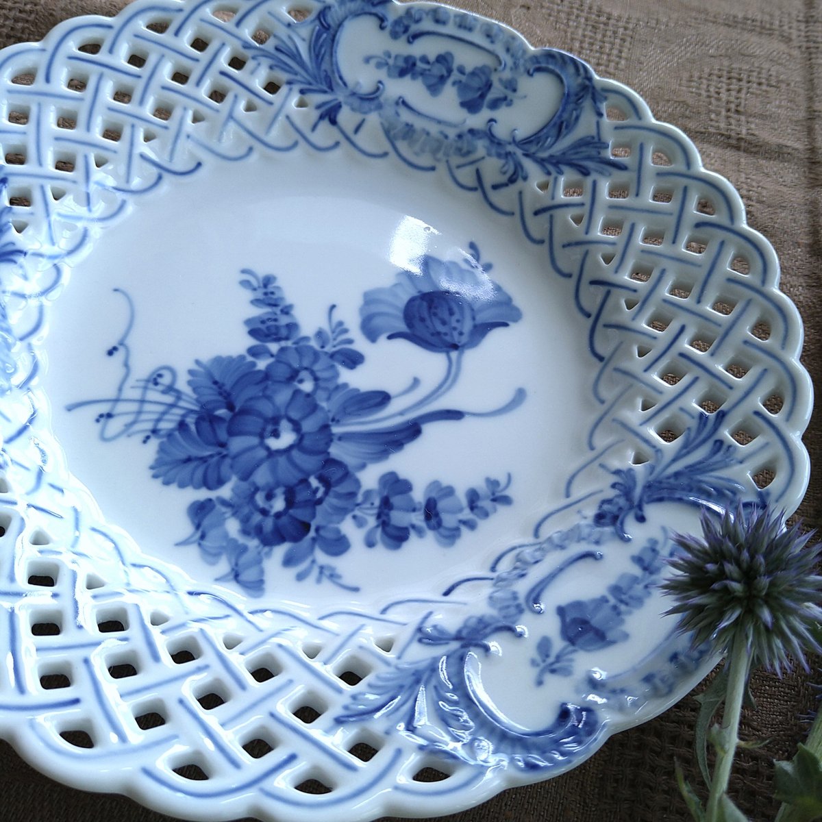 新品ロイヤルコペンハーゲン ブルーフラワーカーブ バスケット(オープンワーク) 新品ロイヤルコペンハーゲン ブルーフラワーカーブ バスケット