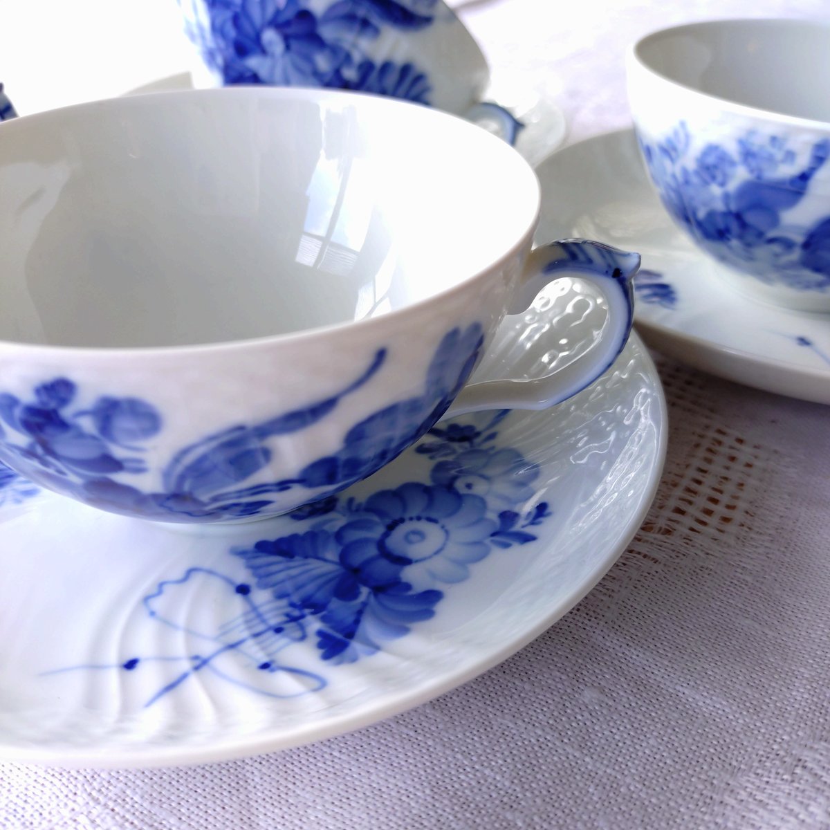 ロイヤルコペンハーゲン【ブルーローズ金彩】 ロイヤルコペンハーゲン□釉下彩 林檎花 カップ＆ソーサー | Ryo