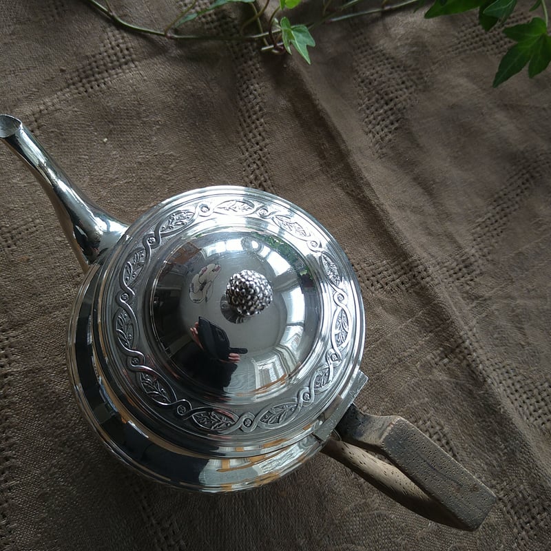 フランス製　ミネルバ刻印　銀製彫金ティーポット　606g 東Y7-0530⭐︎1F フランス製 ミネルバ刻印 銀製彫金ティーポット 606g 東Y7-0530